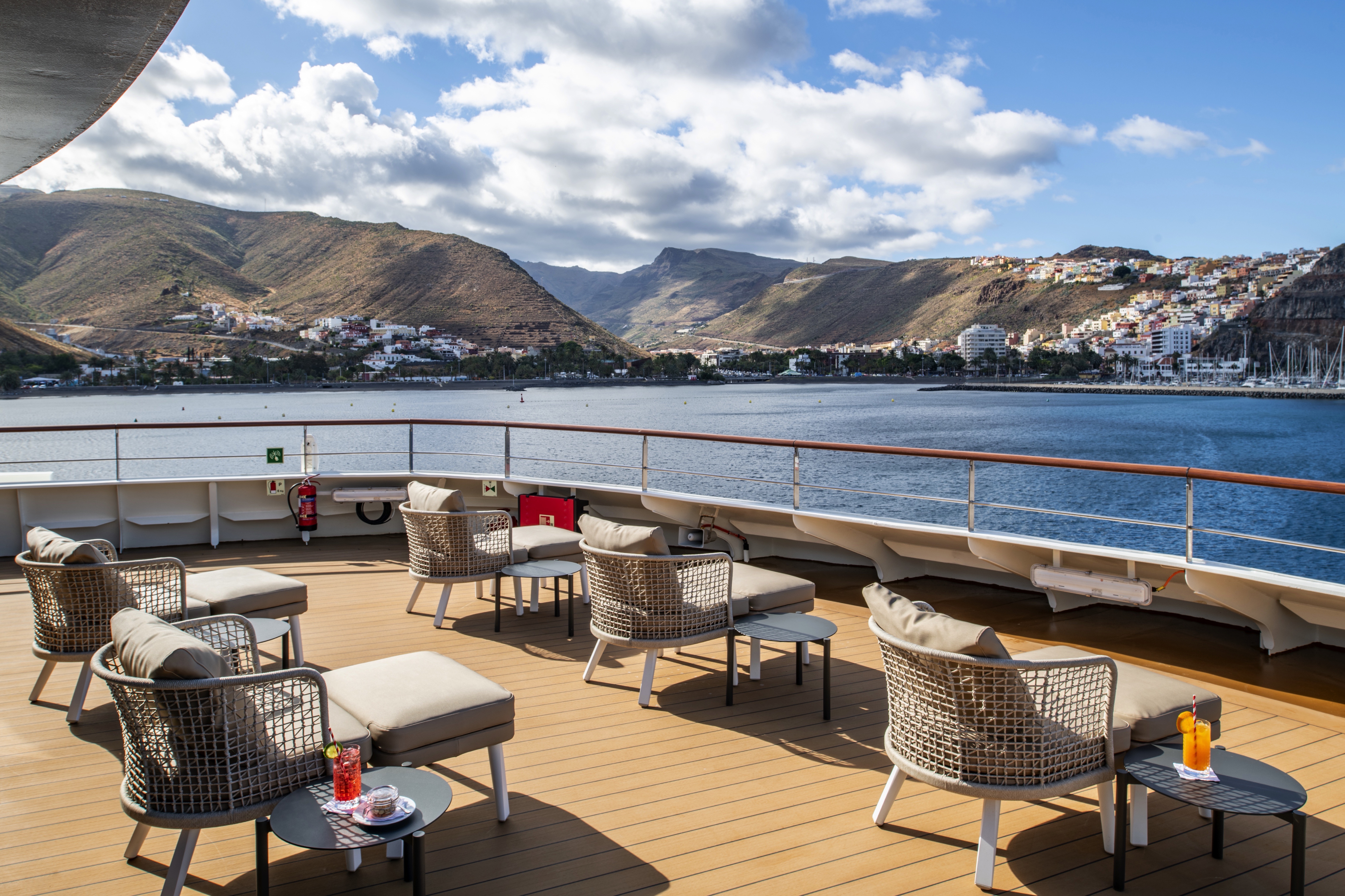 Observation Lounge & Deck on World Voyager